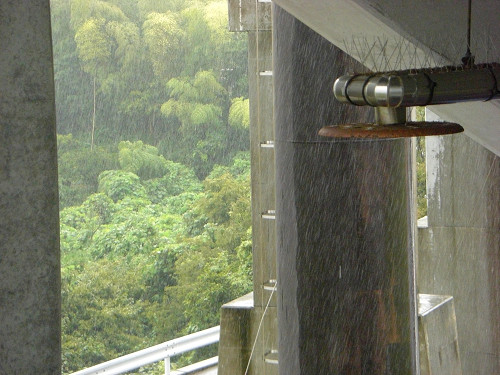 突然の豪雨