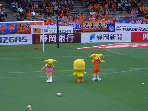 パルちゃんねる。後ろ姿はひよこちゃん。