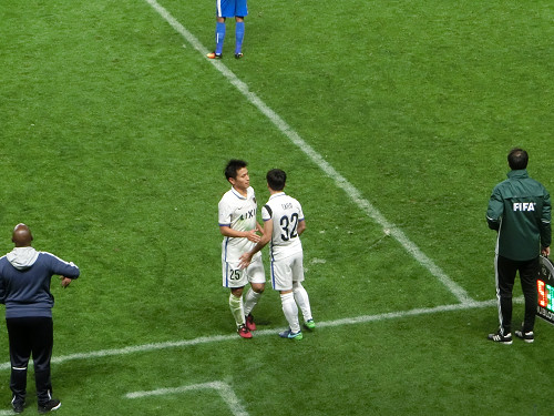 遠藤に代わって杉本投入