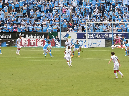 先制ゴールはエレケが起点となり