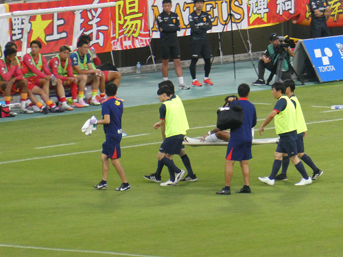 レオ セアラが負傷交代