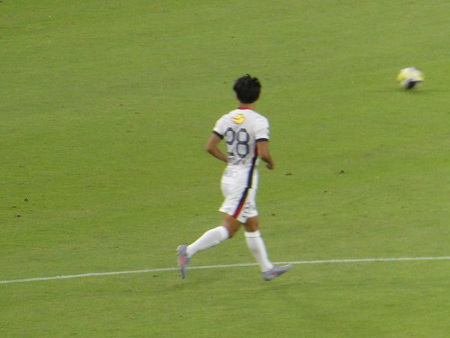溝口を投入