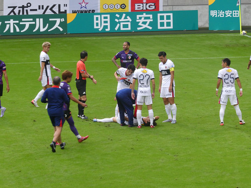 キム テヒョン、足を攣ったか
