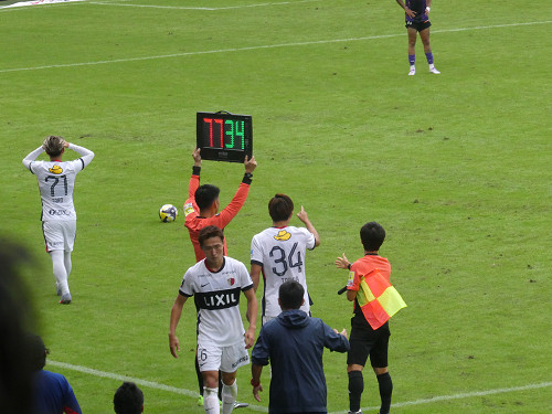 さらに、荒木と徳田を投入