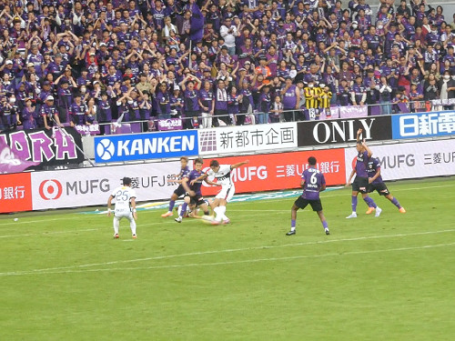 徳田の反転シュートは