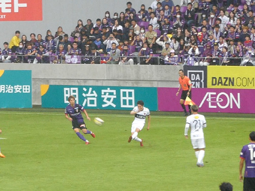劇的ゴールは松村からのボールを