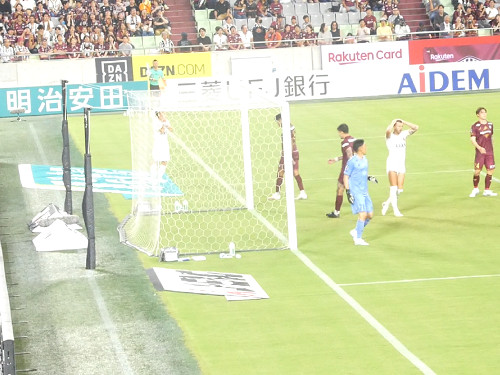 枠を逸れ、チャヴリッチら頭を抱える