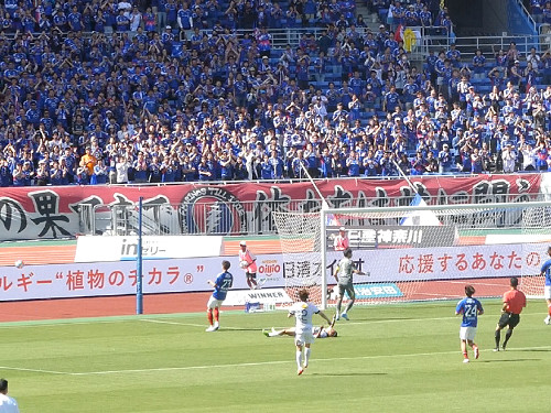 朴一圭に防がれる(その前にオフサイドあり)
