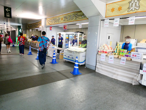 メインスタンド内コンコース売店